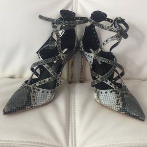 Zara  forest green  criss-cross stilettos US 6.5